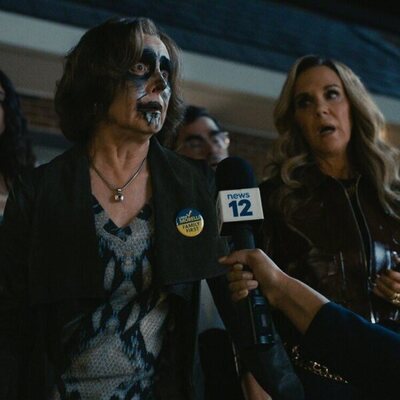 Elizabeth Perkins y Laurie Metcalf en 1x06 'El que se mete con mi familia, se mete conmigo' de 'Errores épicos'