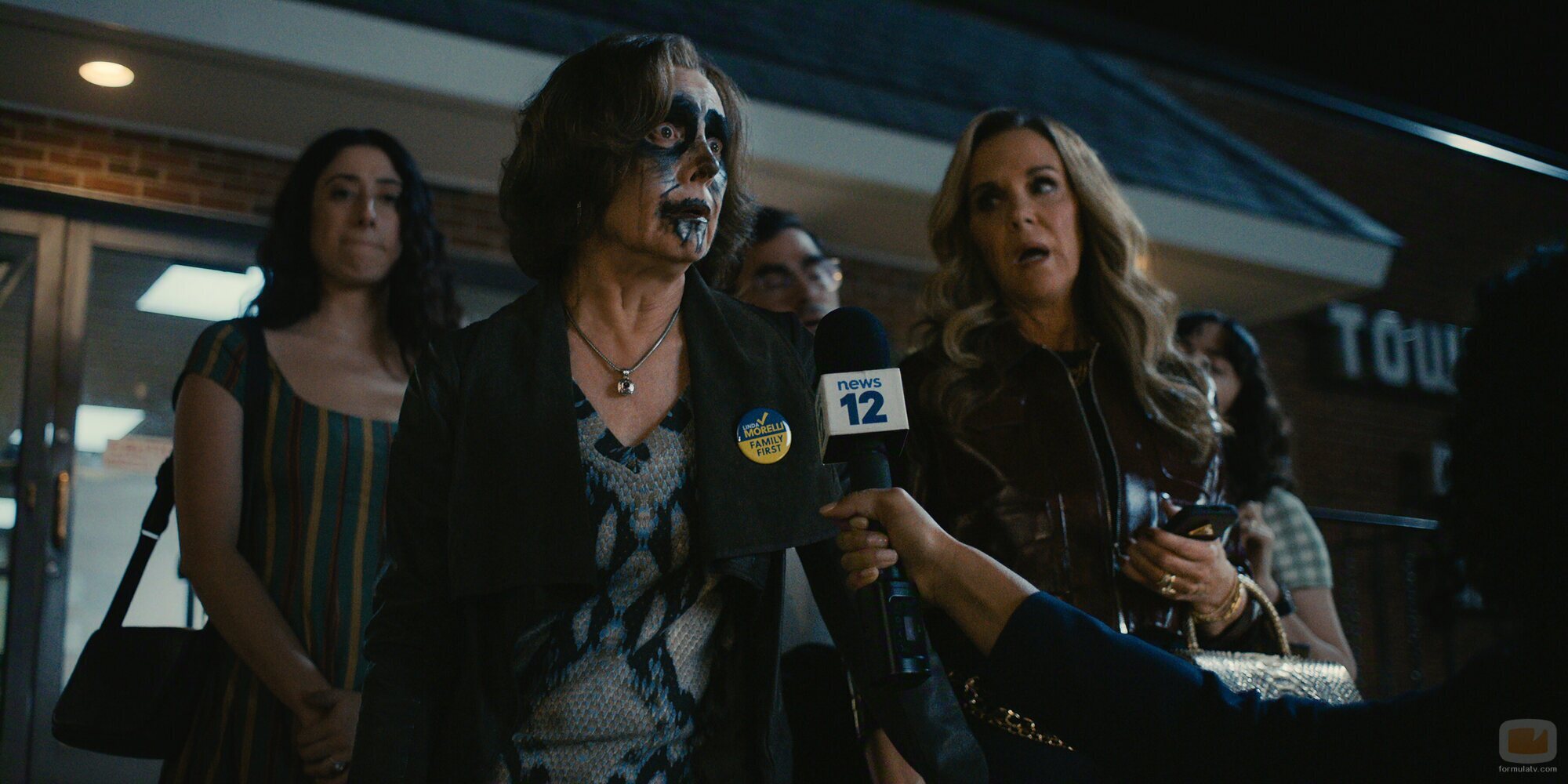 Elizabeth Perkins y Laurie Metcalf en 1x06 'El que se mete con mi familia, se mete conmigo' de 'Errores épicos'