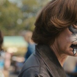 Laurie Metcalf en 1x06 'El que se mete con mi familia, se mete conmigo' de 'Errores épicos'