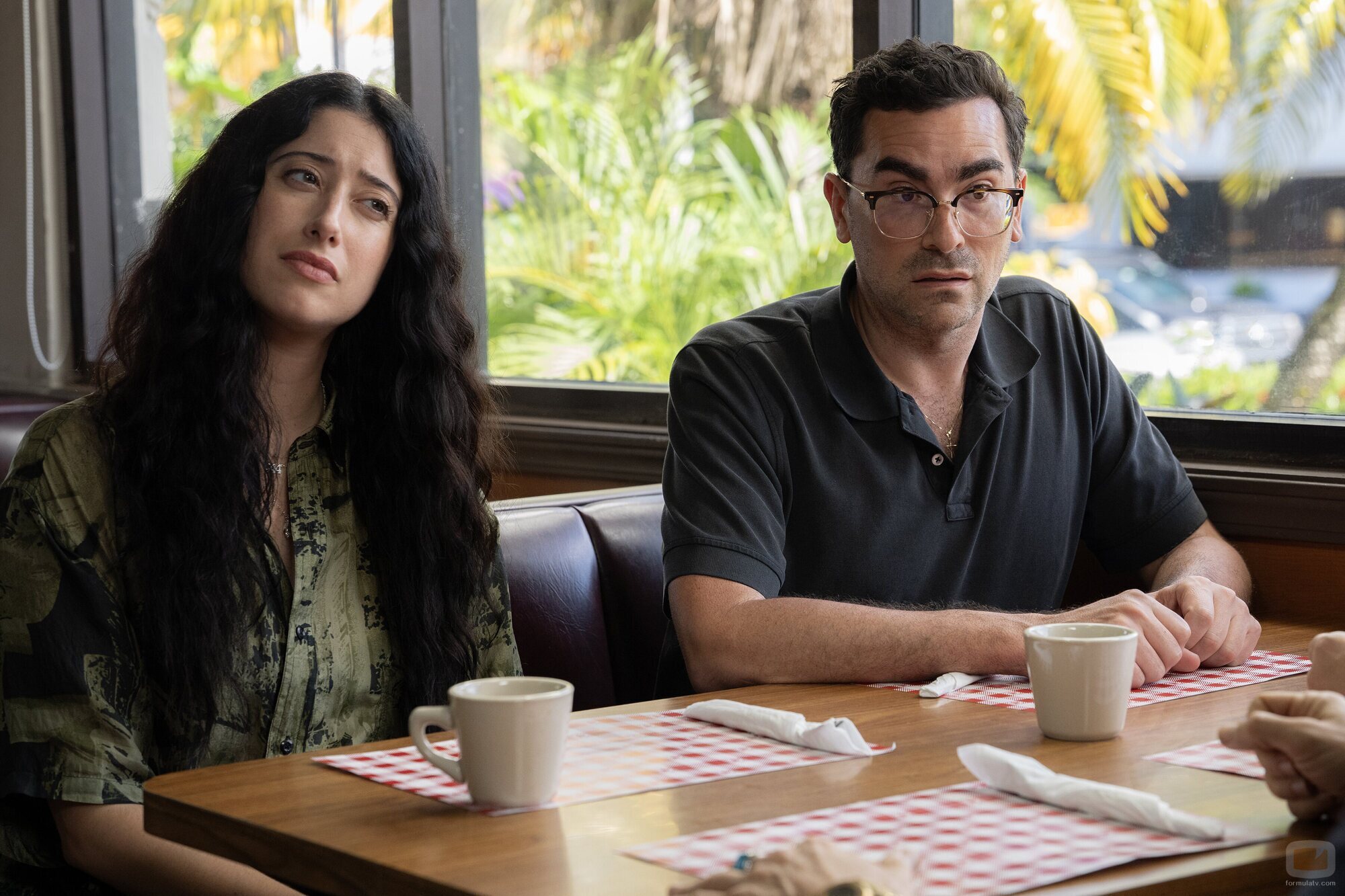 Imagen de Dan Levy y Taylor Ortega en 1x07 titulado 'Me lo he pasado muy bien contigo' de 'Errores épicos'