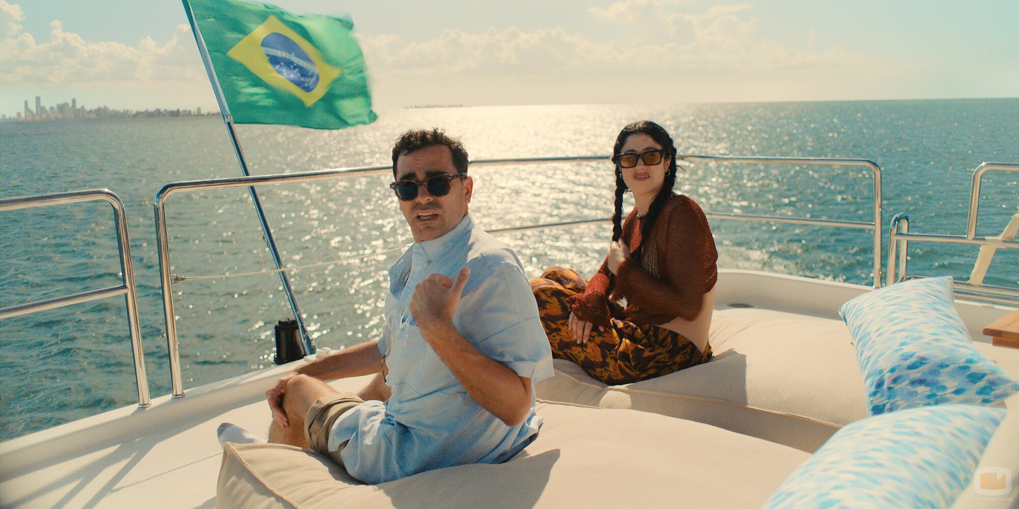 Taylor Ortega y Dan Levy en Capítulo 7 titulado 'Me lo he pasado muy bien contigo' de 'Errores épicos'