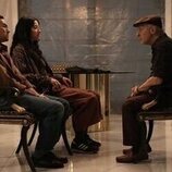 Dan Levy y Taylor Ortega en el 1x08 de 'Errores épicos'