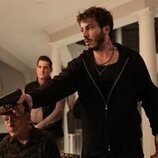 Boran Kuzum en el 1x08 de 'Big Mistakes'