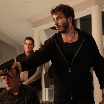 Boran Kuzum en el 1x08 de 'Big Mistakes'