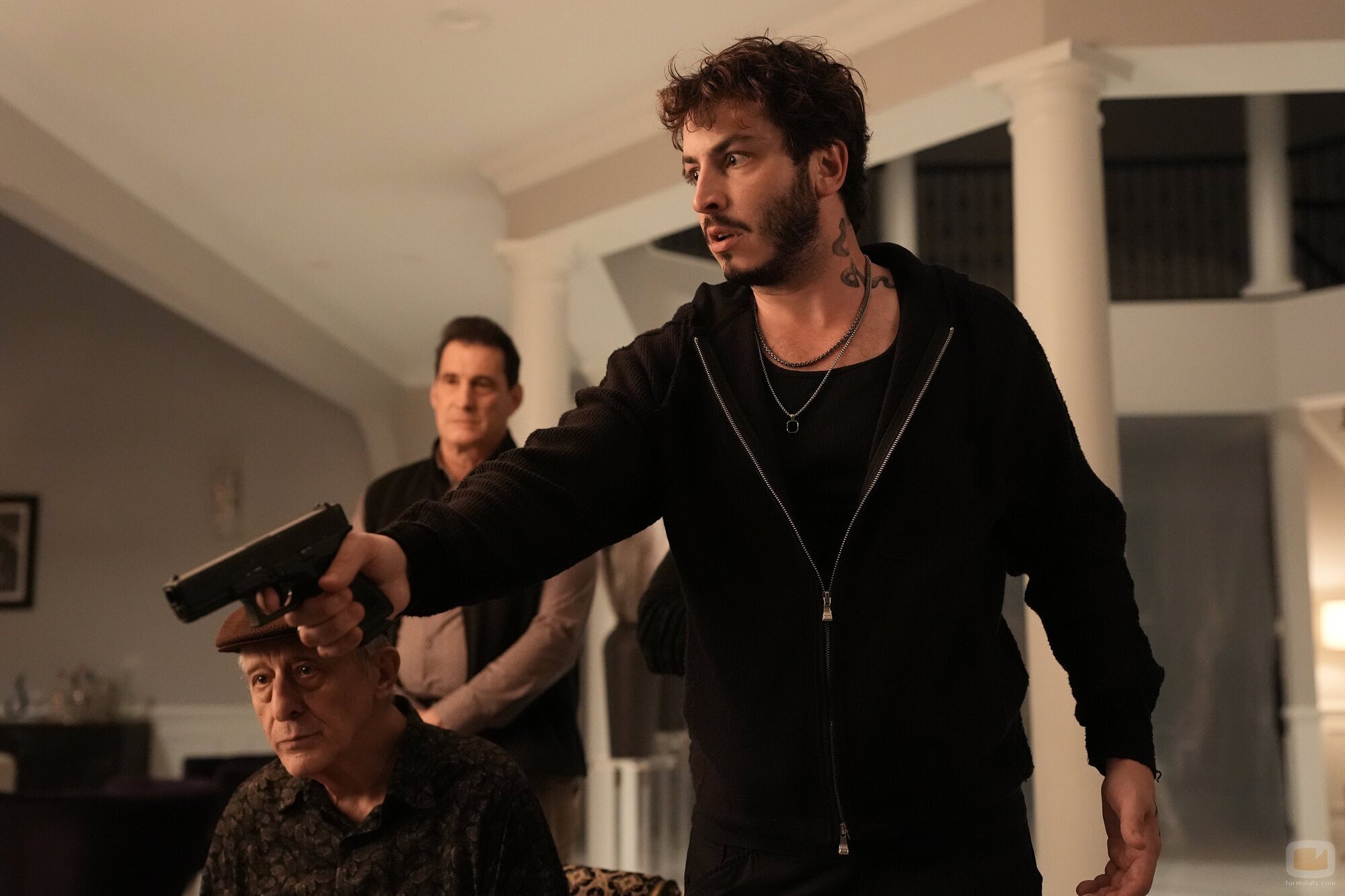 Boran Kuzum en el 1x08 de 'Big Mistakes'