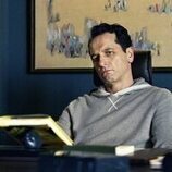 Matthew Rhys en 1x01 titulado 'Perro loco' de 'La bestia en mí'