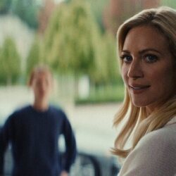 Brittany Snow en 'Perro loco' de 'The Beast in Me'