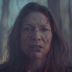 Claire Danes en el 1x01 de 'La bestia en mí'