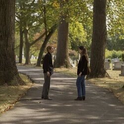 Claire Danes y Natalie Morales en Capítulo 1 titulado 'Perro loco' de 'La bestia en mí'