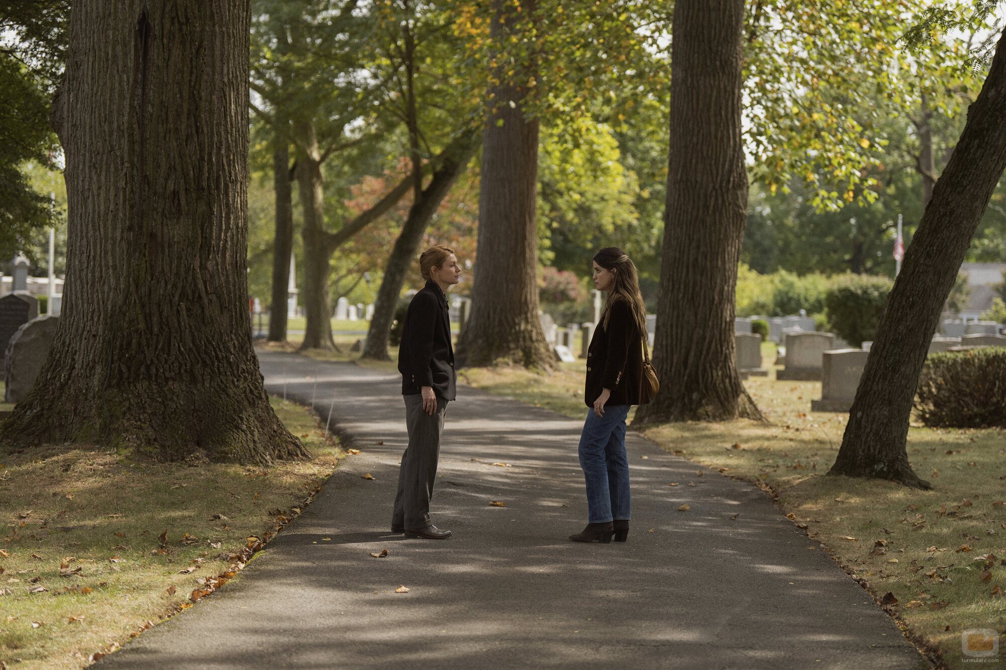 Claire Danes y Natalie Morales en Capítulo 1 titulado 'Perro loco' de 'La bestia en mí'