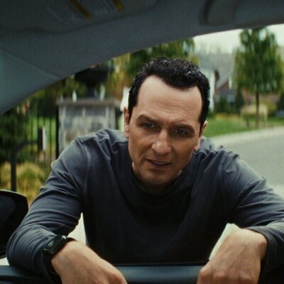 Matthew Rhys en 1x02 titulado 'No quiero estar solo' de 'La bestia en mí'
