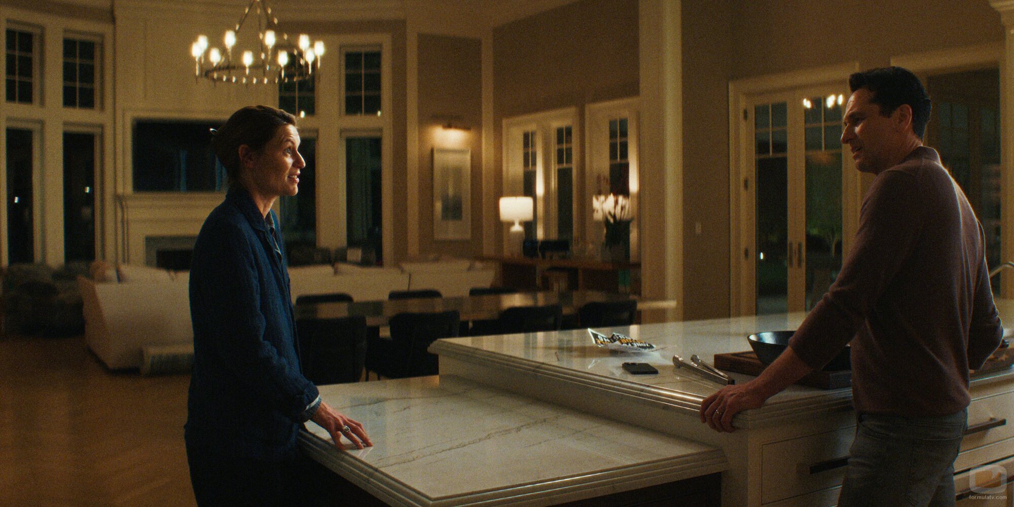 Matthew Rhys y Claire Danes en 1x02 'No quiero estar solo' de 'La bestia en mí'