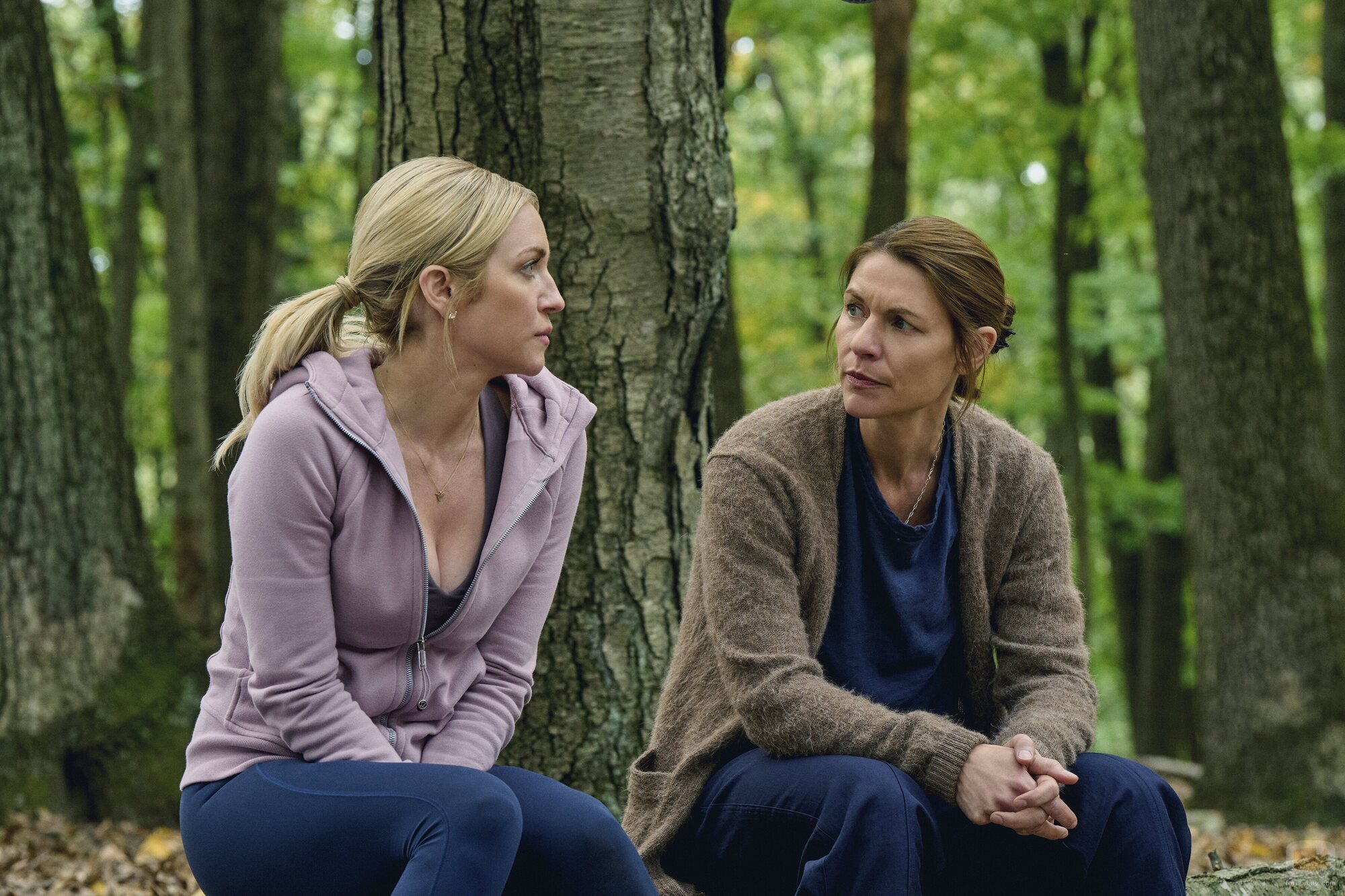 Brittany Snow y Claire Danes en 'No quiero estar solo' de 'The Beast in Me'