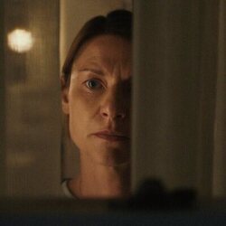 Claire Danes en 1x02 titulado 'No quiero estar solo' de 'La bestia en mí'