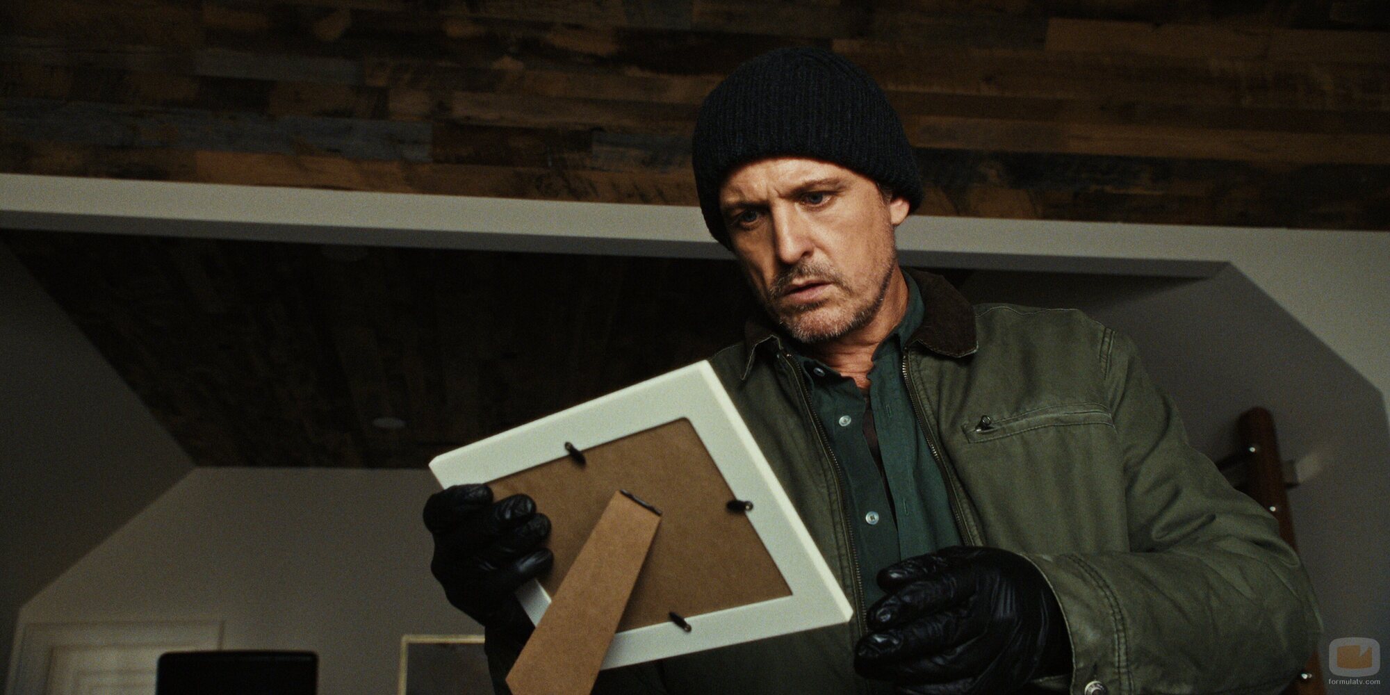 David Lyons en 1x03 titulado 'Secreto a voces' de 'La bestia en mí'