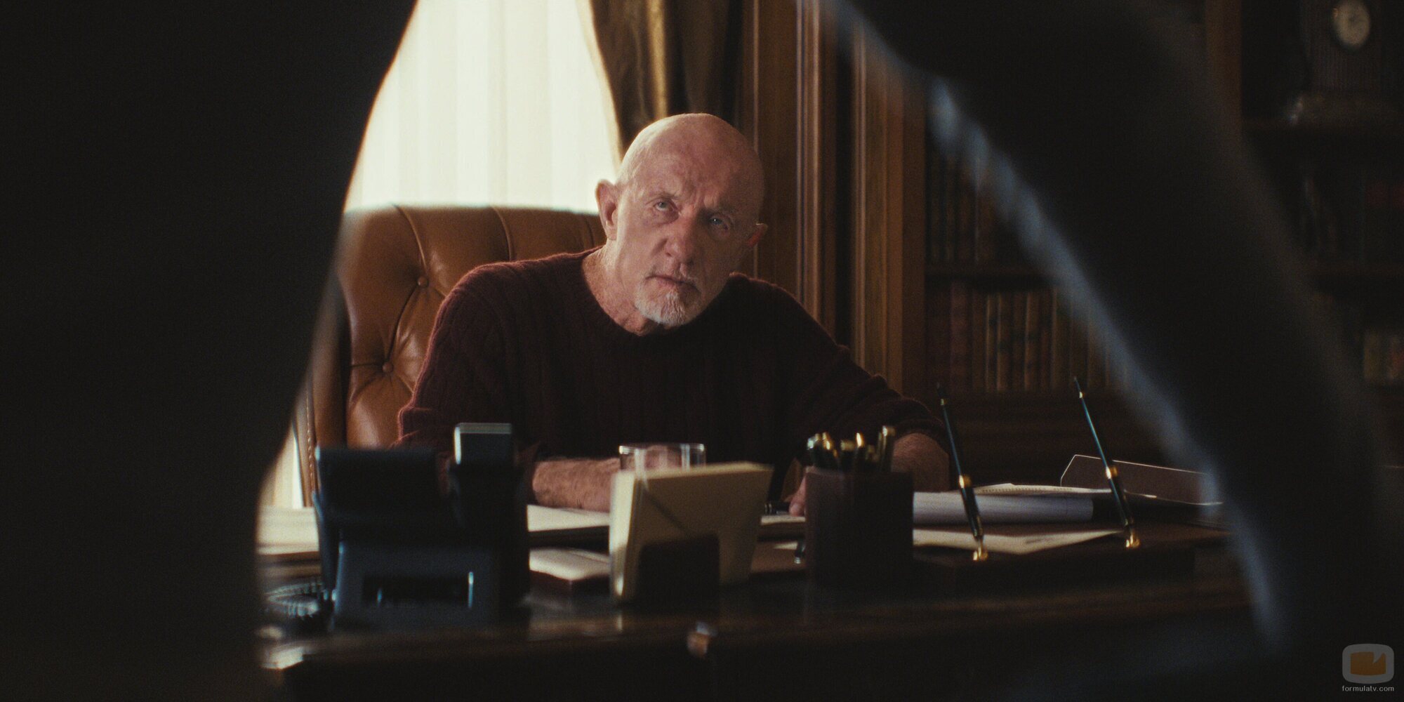 Jonathan Banks en 1x03 titulado 'Secreto a voces' de 'La bestia en mí'