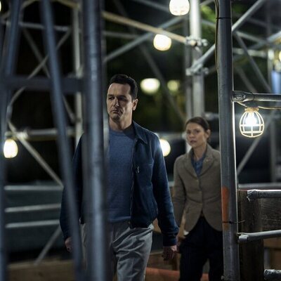 Matthew Rhys y Claire Danes en 1x03 'Secreto a voces' de 'La bestia en mí'