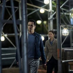 Matthew Rhys y Claire Danes en 1x03 'Secreto a voces' de 'La bestia en mí'