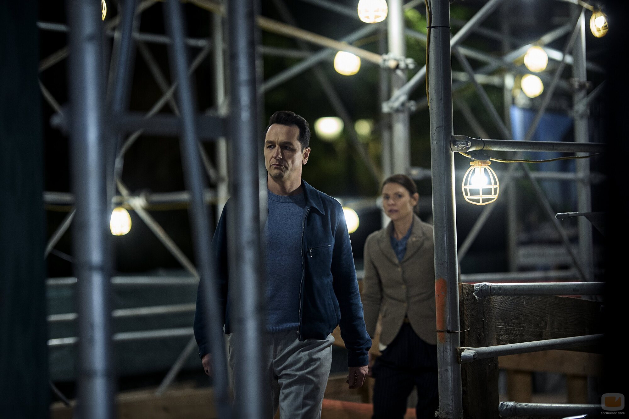 Matthew Rhys y Claire Danes en 1x03 'Secreto a voces' de 'La bestia en mí'