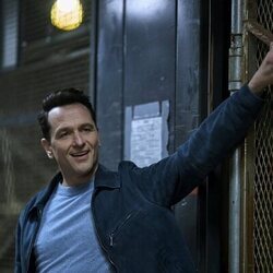 Still de Matthew Rhys en la temporada 1 y el capítulo 03 de 'La bestia en mí'