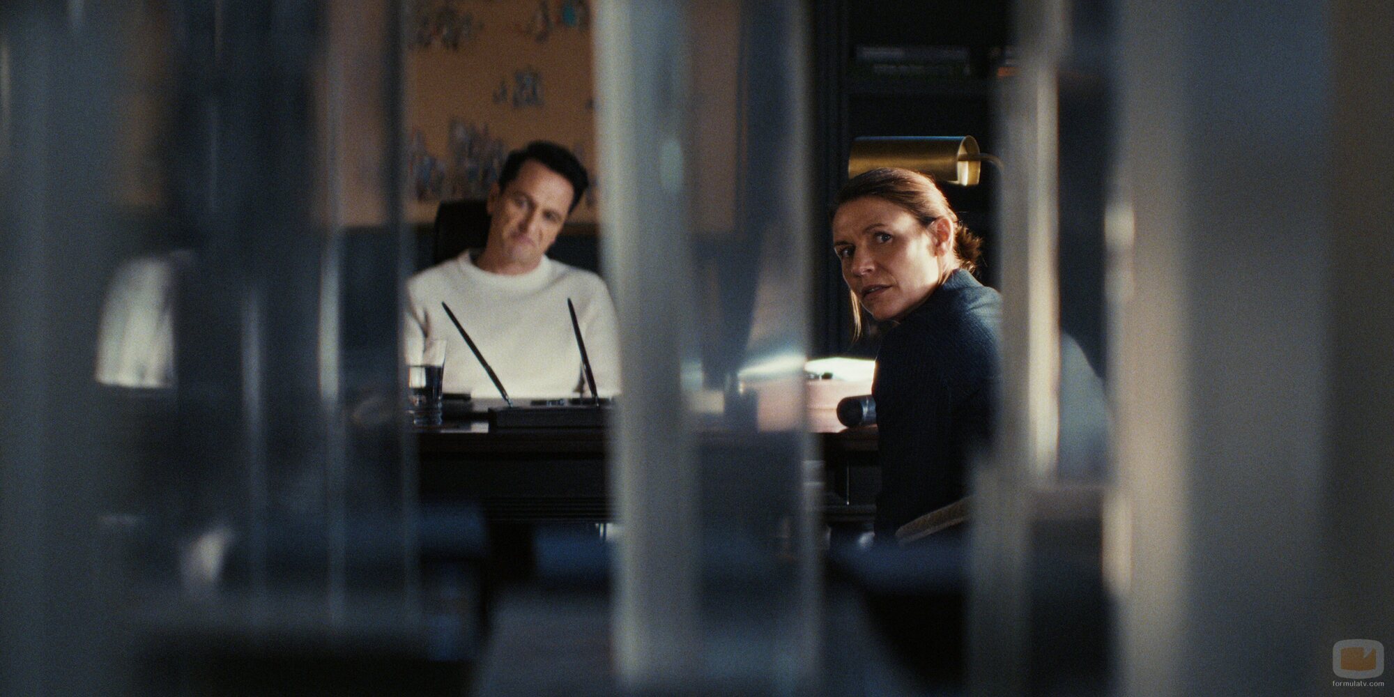 Matthew Rhys y Claire Danes en 'Secreto a voces' de 'La bestia en mí'