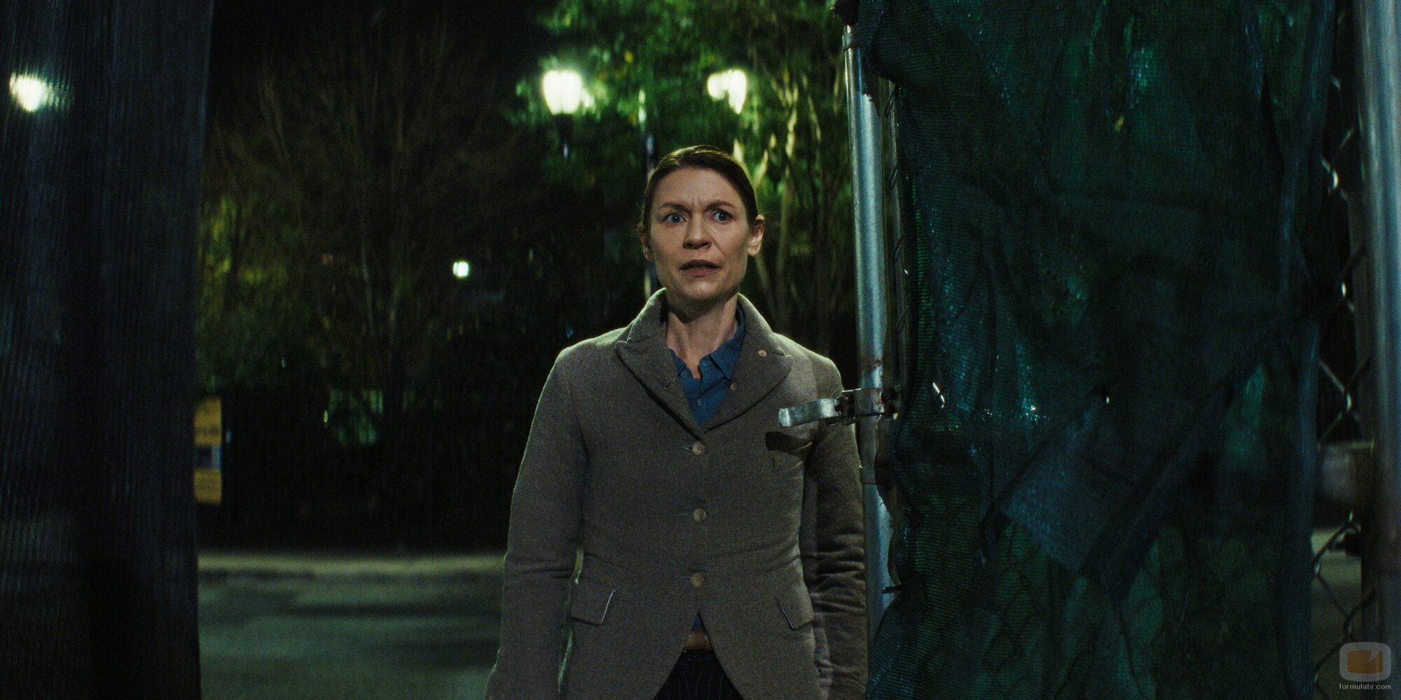 Still de Claire Danes en el 1x03 de 'The Beast in Me'