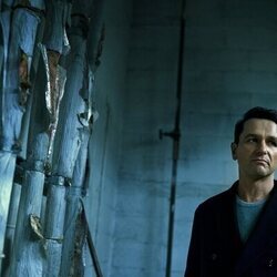 Matthew Rhys en 1x04 titulado 'Thanatos' de 'La bestia en mí'