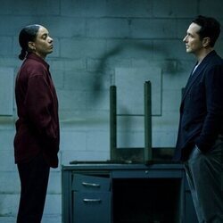 Still de Matthew Rhys en 1x04 titulado 'Thanatos' de 'La bestia en mí'