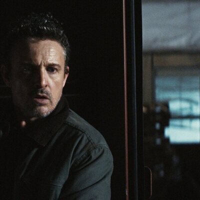 David Lyons en el 1x04 de 'La bestia en mí'