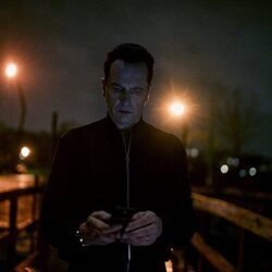 Matthew Rhys en 1x05 titulado 'Bacanal' de 'La bestia en mí'