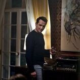 Matthew Rhys en el 1x05 de 'The Beast in Me'