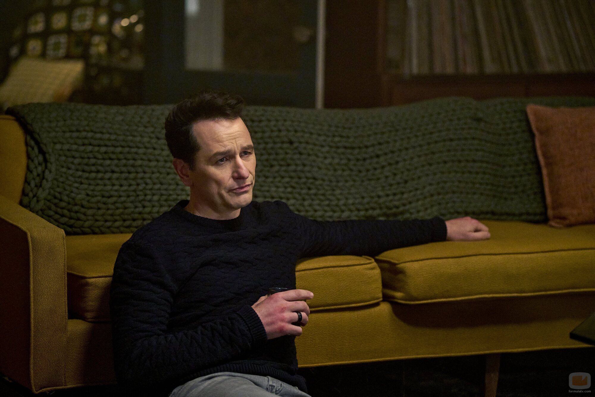 Matthew Rhys en 1x05 'Bacanal' de 'La bestia en mí'