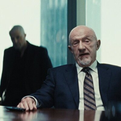 Jonathan Banks en el 1x06 de 'The Beast in Me'
