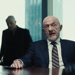 Jonathan Banks en el 1x06 de 'The Beast in Me'