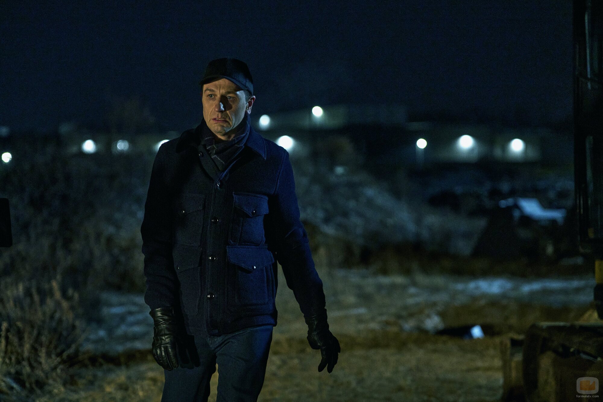 Foto de Matthew Rhys en el 1x07 de 'La bestia en mí'