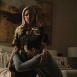 Brittany Snow y Matthew Rhys en 'La última palabra' de 'La bestia en mí'