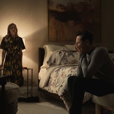 Matthew Rhys y Brittany Snow en 1x08 'La última palabra' de 'La bestia en mí'