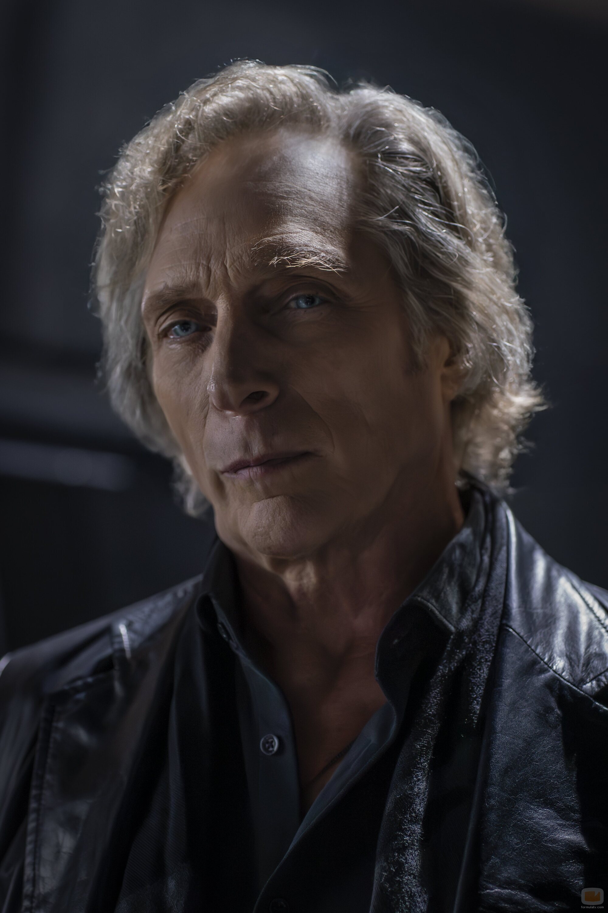 William Fichtner en 1x01 'Te observamos. Y siempre estamos ahí' de 'Talamasca: La Orden Secreta, de Anne Rice'