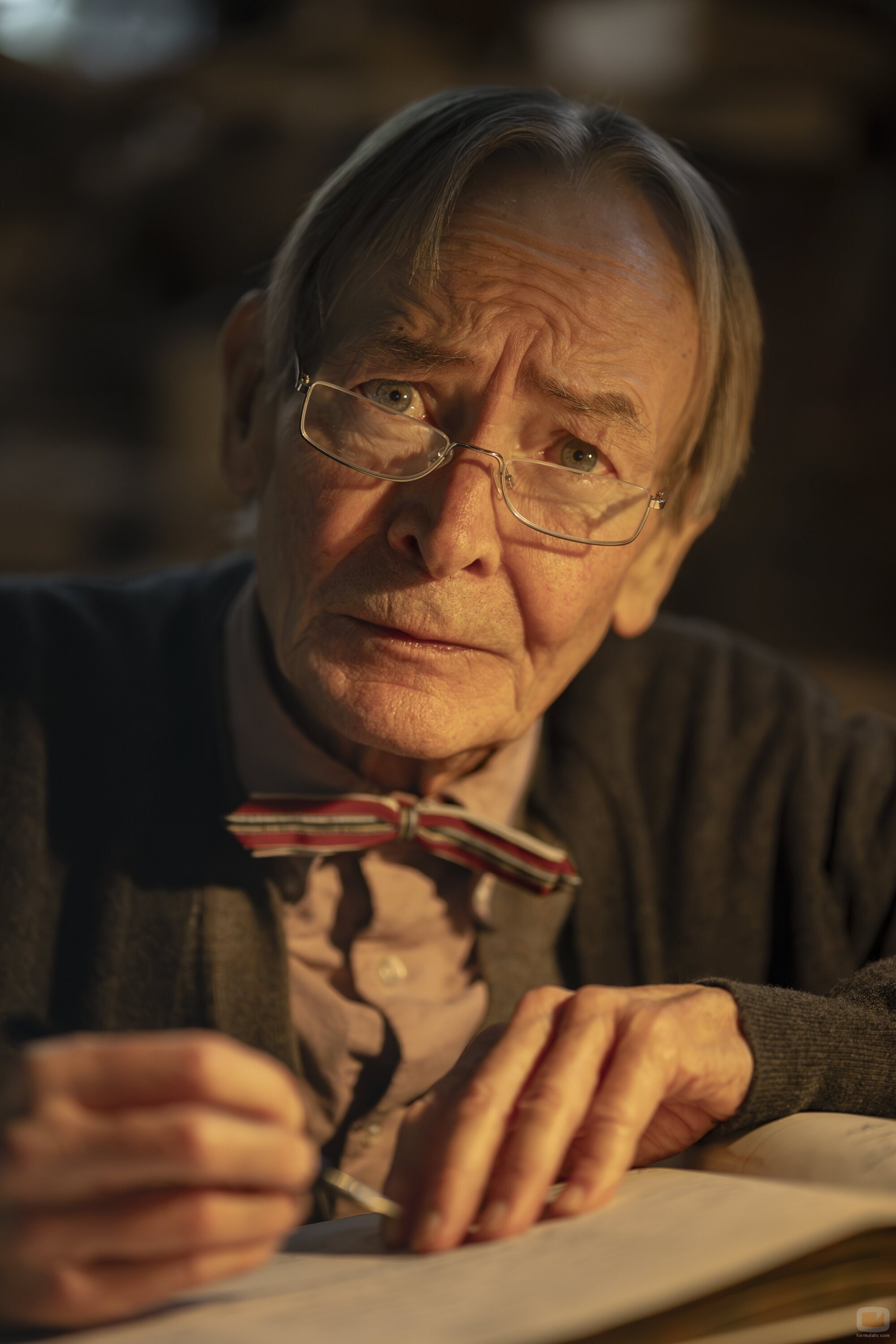 Eric Bogosian en la temporada 1 y el capítulo 01 de 'Talamasca: La Orden Secreta, de Anne Rice'