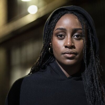 Simona Brown en 'Te observamos. Y siempre estamos ahí' de 'Talamasca: La Orden Secreta, de Anne Rice'