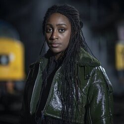Simona Brown en 1x01 titulado 'Te observamos. Y siempre estamos ahí' de 'Talamasca: La Orden Secreta, de Anne Rice'
