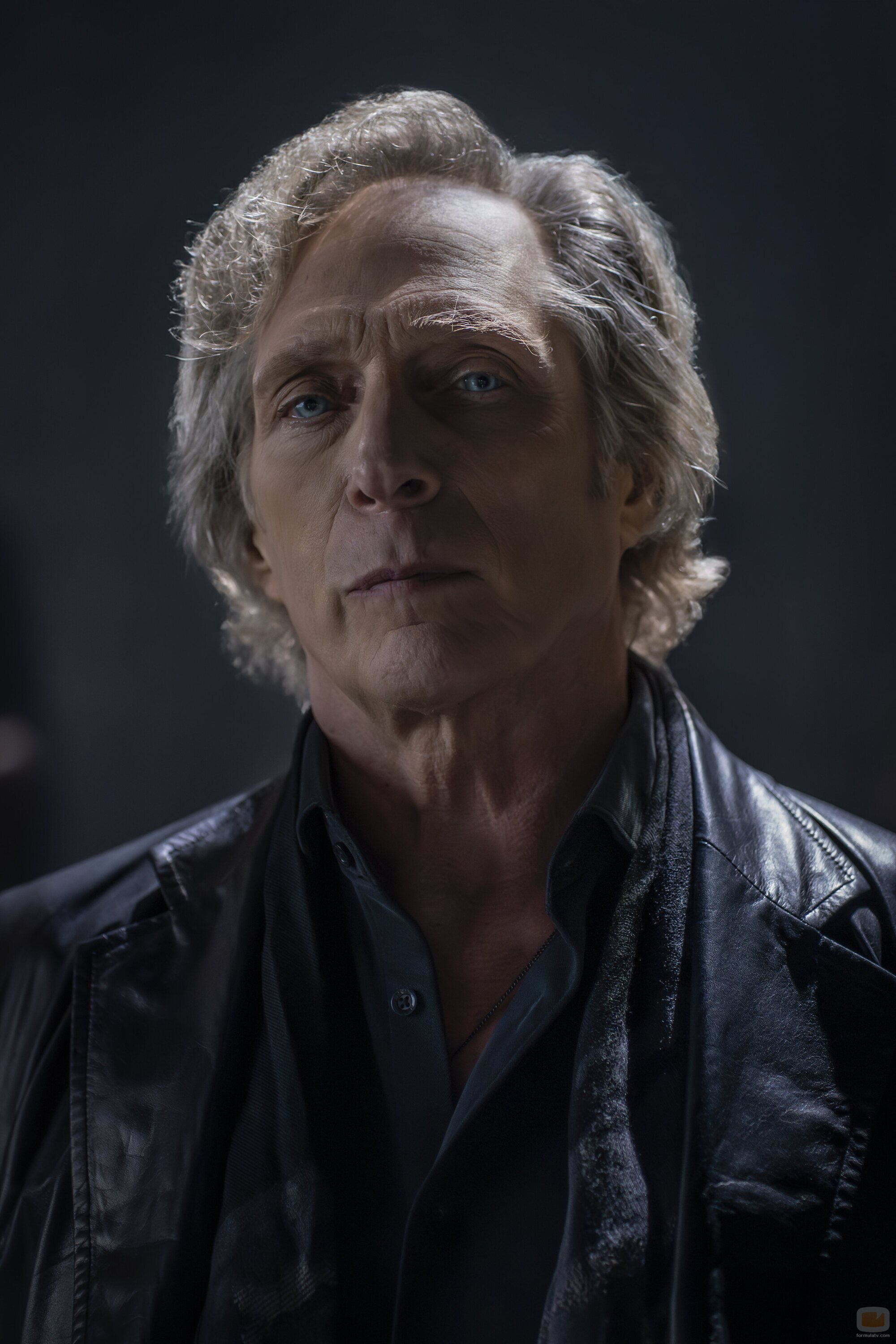 William Fichtner en 'Te observamos. Y siempre estamos ahí' de 'Talamasca: La Orden Secreta, de Anne Rice'