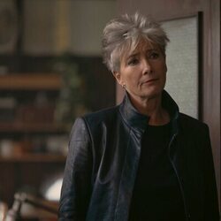 Emma Thompson en 'Verdad a medias' de 'El misterio de Cemetery Road'