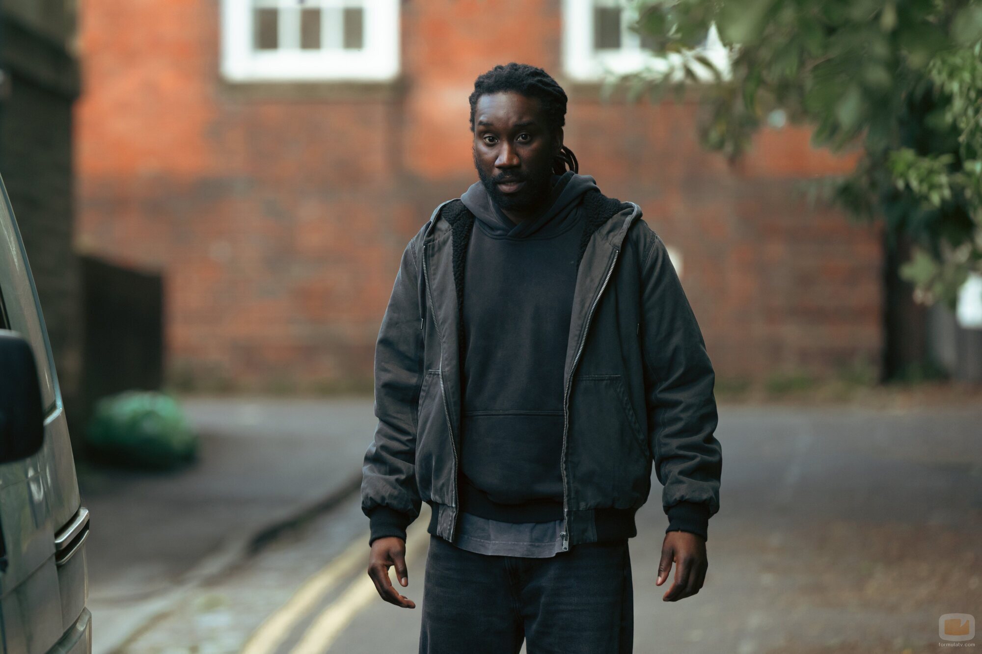 Nathan Stewart-Jarrett en 'Una pena' de 'El misterio de Cemetery Road'