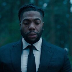 Fehinti Balogun en 'Trabajo sucio' de 'El misterio de Cemetery Road'