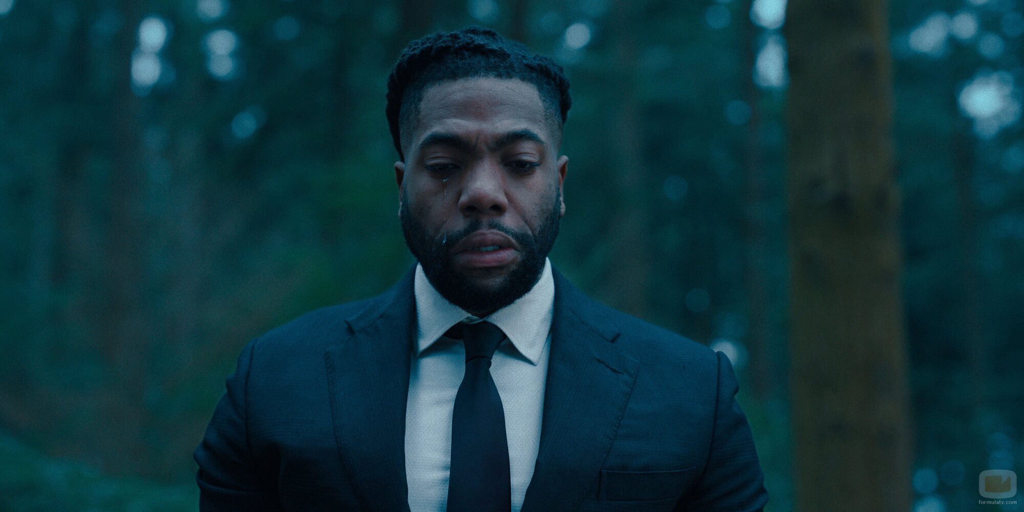 Fehinti Balogun en 'Trabajo sucio' de 'El misterio de Cemetery Road'