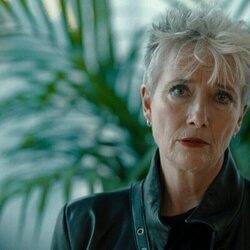 Emma Thompson en 'Trabajo sucio' de 'El misterio de Cemetery Road'