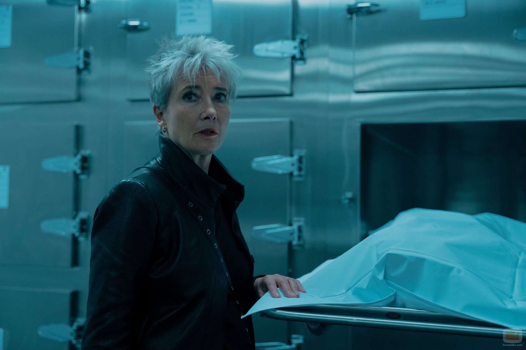 Emma Thompson en Capítulo 3 titulado 'Trabajo sucio' de 'El misterio de Cemetery Road'