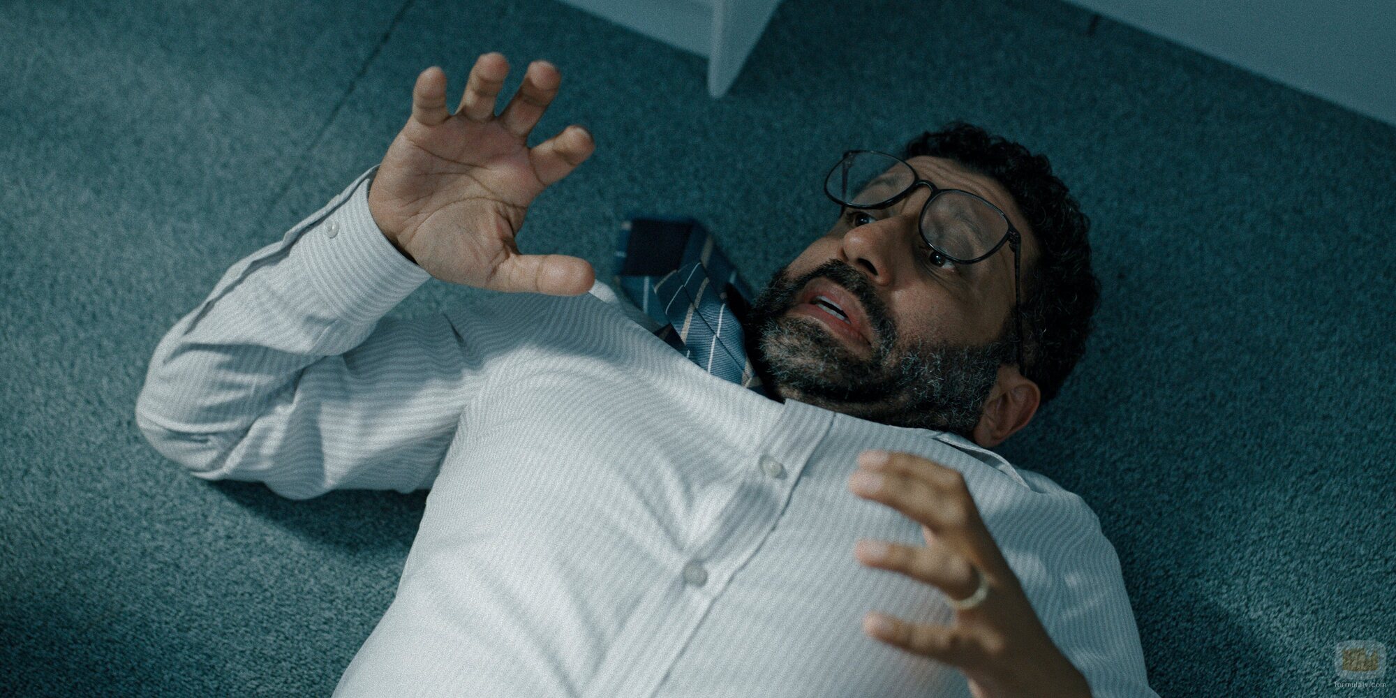Adeel Akhtar en 'Trabajo sucio' de 'Down Cemetery Road'