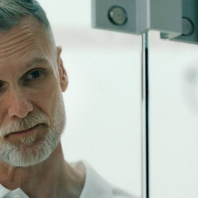 Darren Boyd en la temporada 1 y el capítulo 04 de 'El misterio de Cemetery Road'